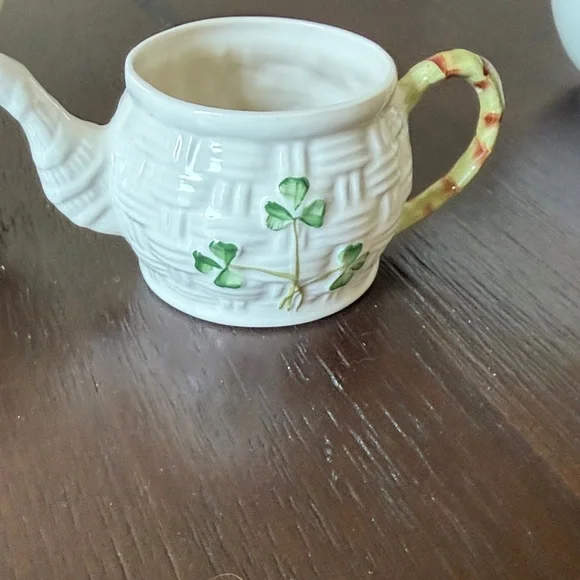 Belleek White Porcelain Miniature Tea Set with Green Shamrock Detail - Picture 5 of 8